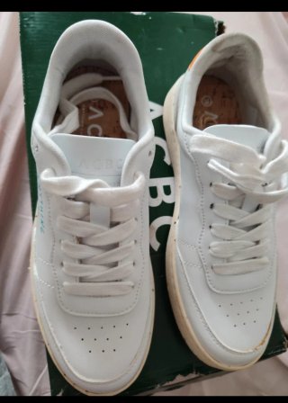 Zapatillas ACBC blancas con mensaje