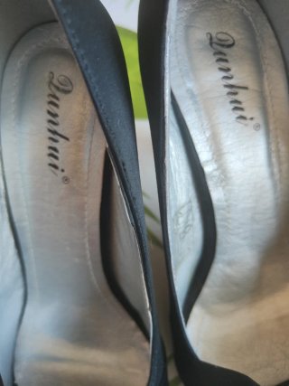 Zapatos de fiesta negros nuevos