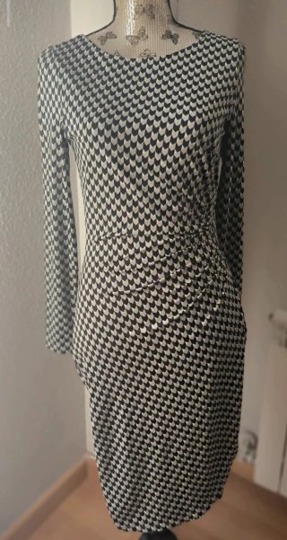 Vestido ajustado blanco y negro Oui