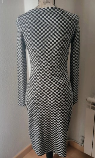 Vestido ajustado blanco y negro Oui
