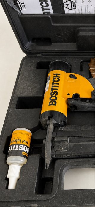 Pistola de clavos BOSTITCH T-218