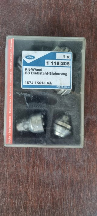 Juego antirrobo llantas Ford 1 118 205