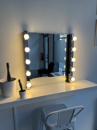 Toeletta per trucco con sedia alta