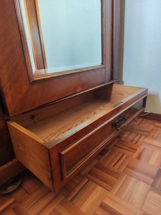 Armario antiguo madera con espejo