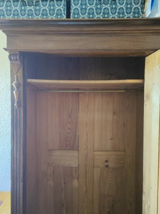 Armario antiguo madera con espejo