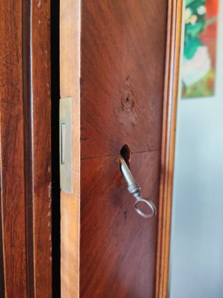 Armario antiguo madera con espejo