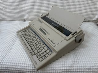 Máquina de escribir Olivetti E545-II