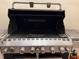Barbacoa Weber Summit Negra y Plata