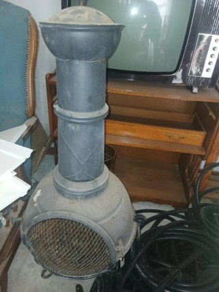 Chimenea de metal negra
