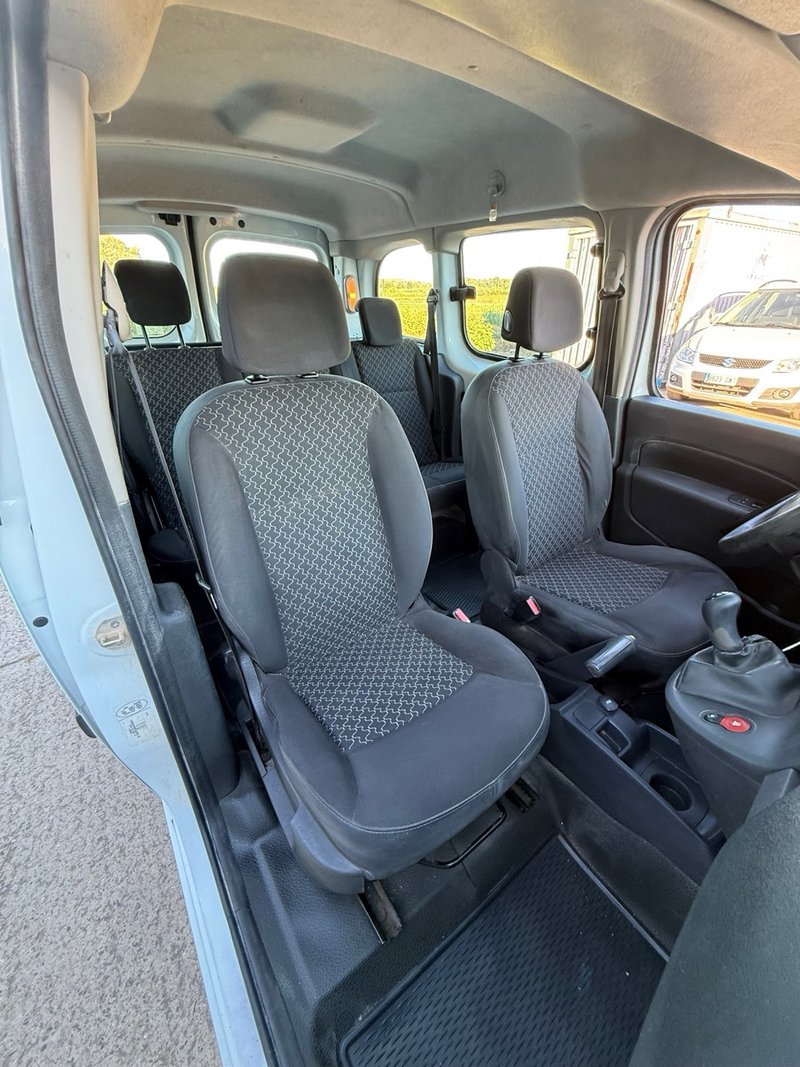 Renault Kangoo Combi 1.5 dCi Expression Profesional 2011, foto 18