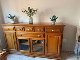 Aparador de madera maciza y cristal