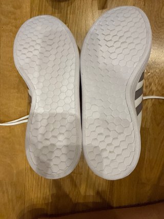 Zapatillas Adidas Grand Court Blancas y Grises