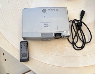 Proyector Hitachi XGA Multimedia