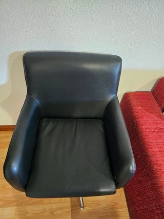 Sillón de piel negro