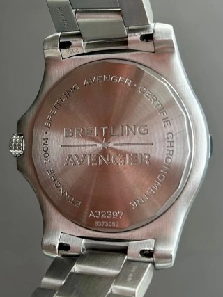Breitling Avenger 43 GMT