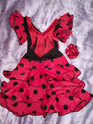 Vestido flamenco lunares rojo y negro. 1/2 años