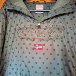 Chaqueta Napapijri verde con lunares