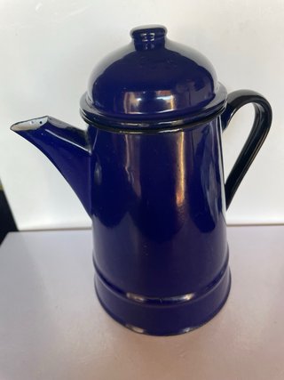 Cafetera esmaltada azul antigua