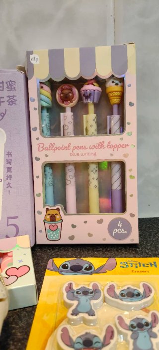 Set di articoli di cancelleria kawaii: penne, gomme, ecc.