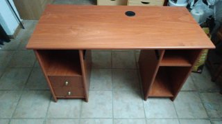 Escritorio de madera cerezo
