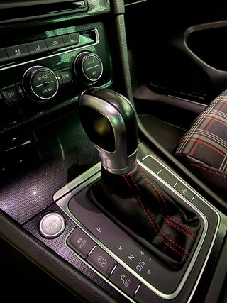 VOLKSWAGEN GOLF GTI PERFORMANCE DSG 2016