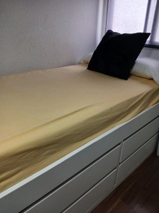 Cama 90cm con cajones,esta como nuevo.