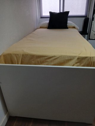 Cama 90cm con cajones,esta como nuevo.