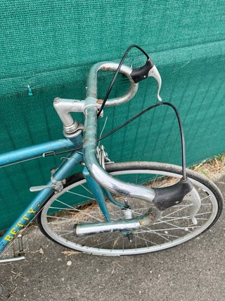 Bicicleta de carretera azul