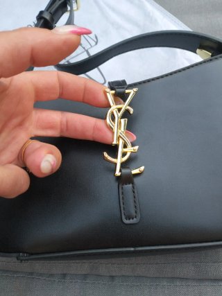 Borsa a spalla YSL nera con logo oro