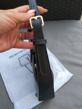 Borsa a spalla YSL nera con logo oro
