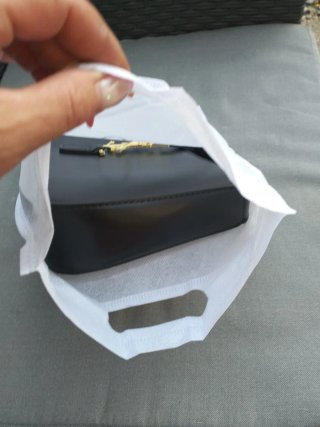 Borsa a spalla YSL nera con logo oro