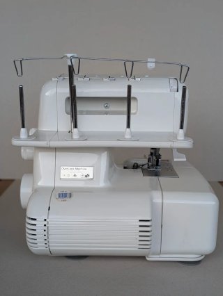 Máquina Overlock 4 hilos Modelo 300