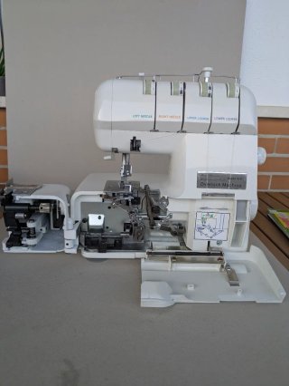 Máquina Overlock 4 hilos Modelo 300