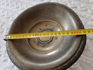 Frutero antiguo de metal