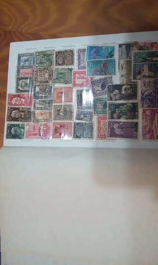 2 Álbumes de Sellos, varios países