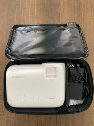 Proyector Yoton con mando y funda