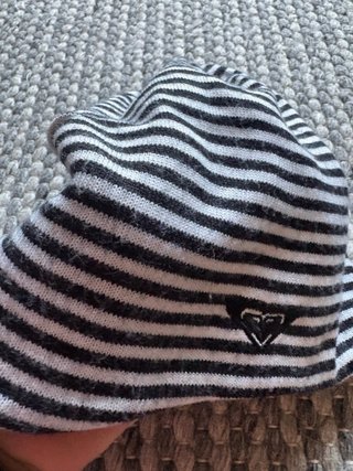 Gorro Quiksilver Roxy Rayas Blanco y Negro