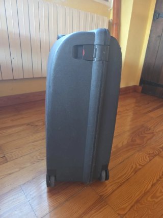 Maleta de viaje dura negra