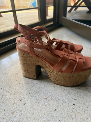 Sandalias cuña naranja coral con etiqueta