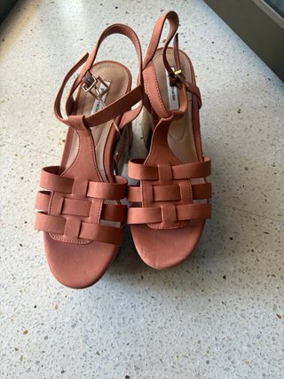 Sandalias cuña naranja coral con etiqueta