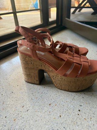 Sandalias cuña naranja coral con etiqueta