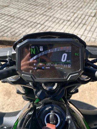 Kawasaki Z650 2025 Negra y Verde