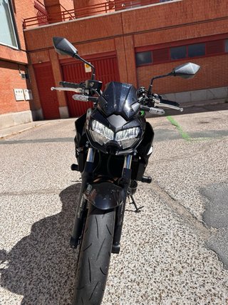 Kawasaki Z650 2025 Negra y Verde