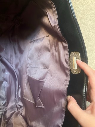Bolso negro grande efecto piel cocodrilo