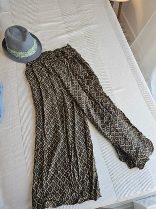 Ropa de mujer – varias prendas y conjuntos