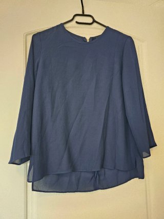 Ropa de mujer – varias prendas y conjuntos