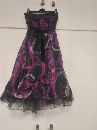 Vestido de fiesta negro y morado