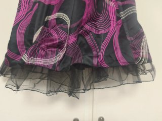 Vestido de fiesta negro y morado