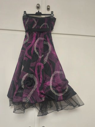 Vestido de fiesta negro y morado