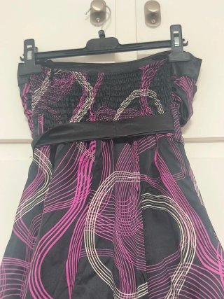 Vestido de fiesta negro y morado
